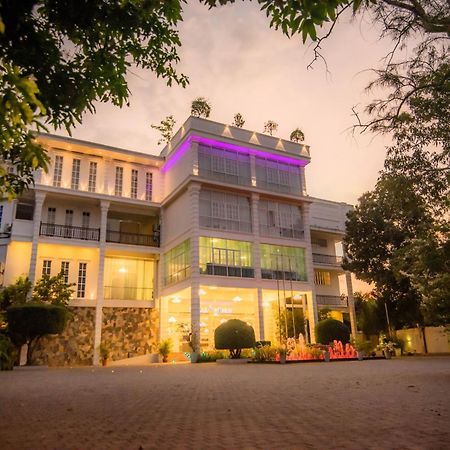 Royal Reach Udawalawe Hotell Exteriör bild
