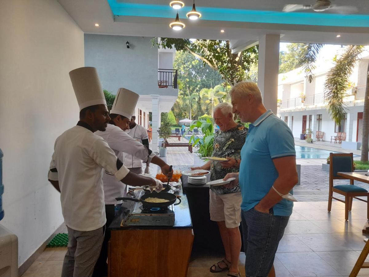 Royal Reach Udawalawe Hotell Exteriör bild