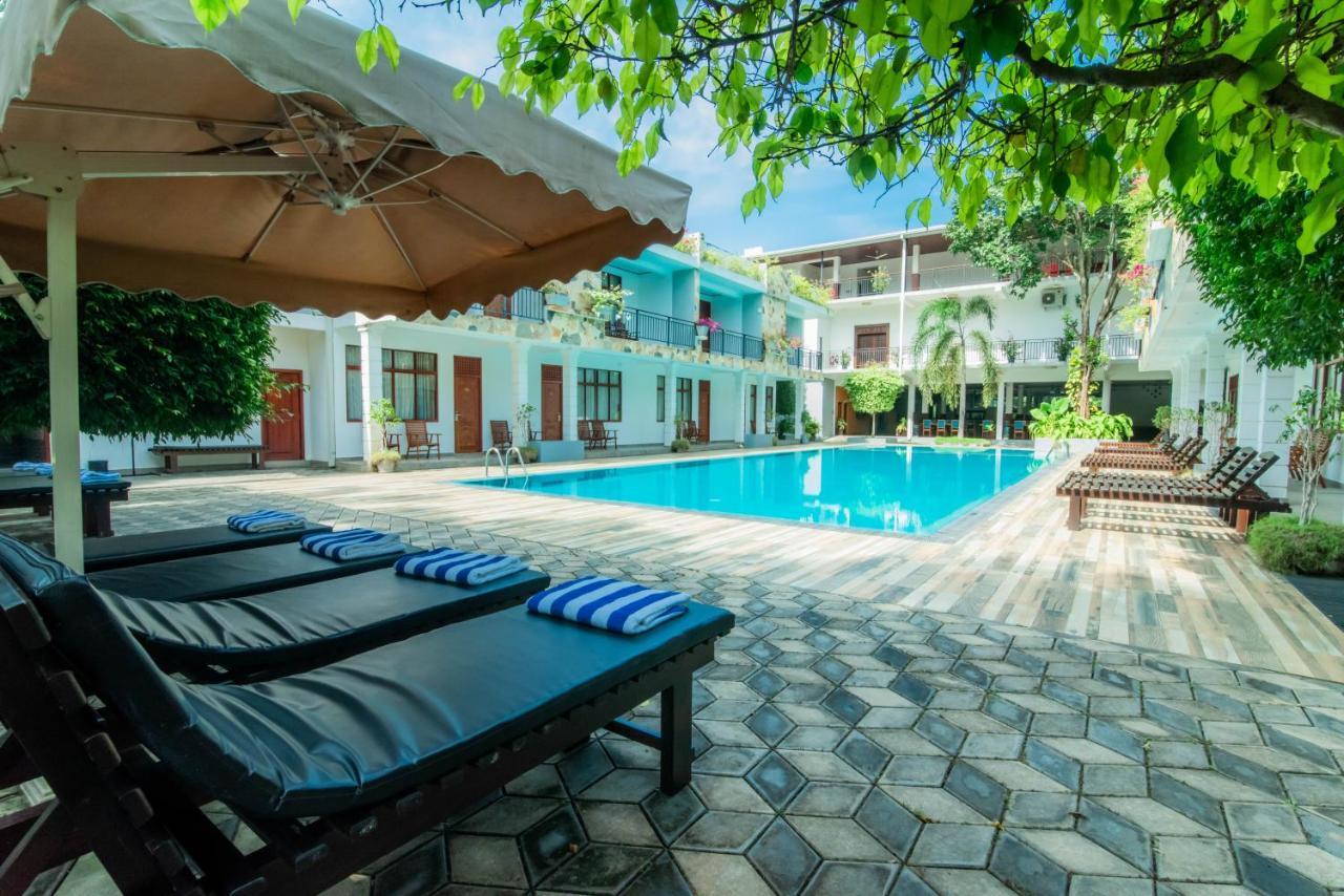 Royal Reach Udawalawe Hotell Exteriör bild