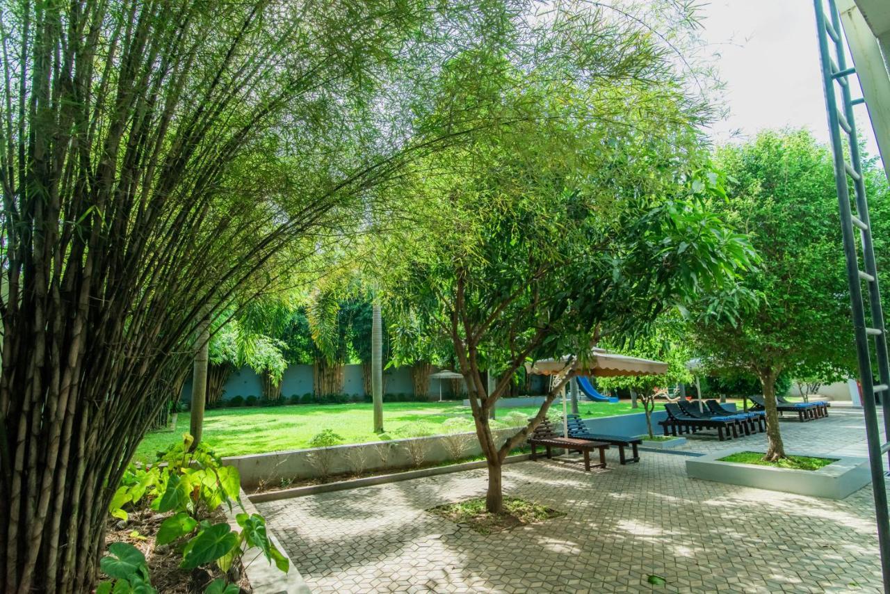 Royal Reach Udawalawe Hotell Exteriör bild