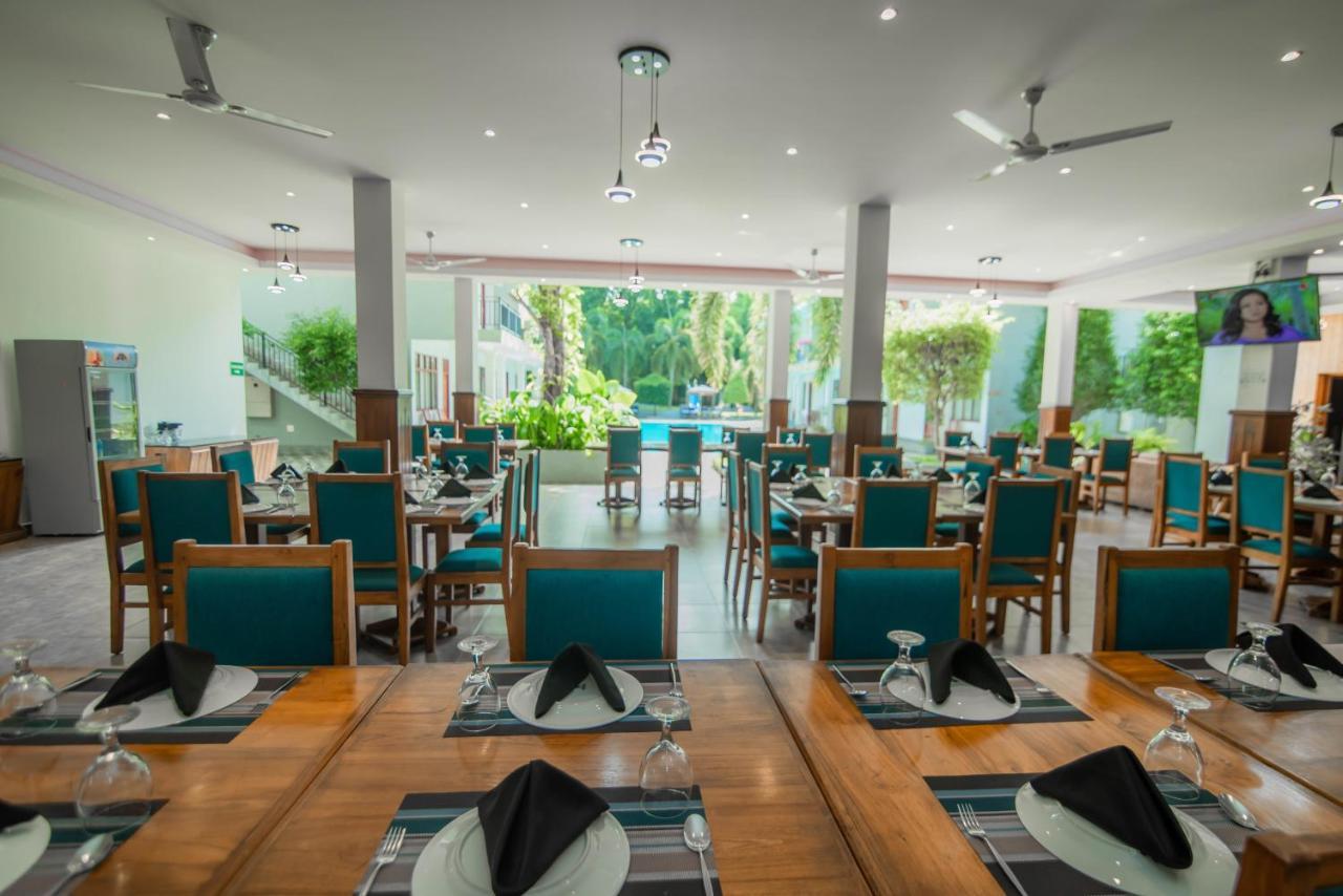 Royal Reach Udawalawe Hotell Exteriör bild