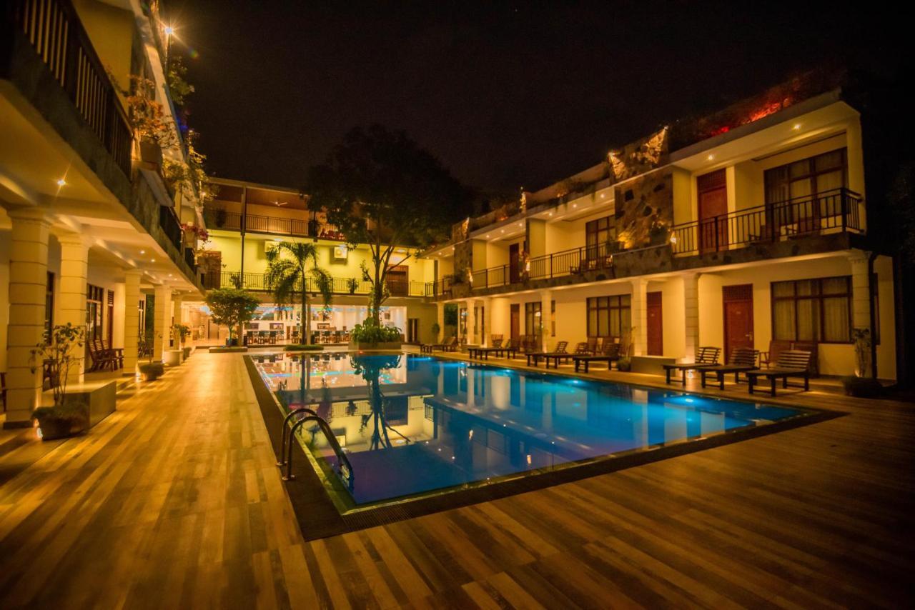 Royal Reach Udawalawe Hotell Exteriör bild