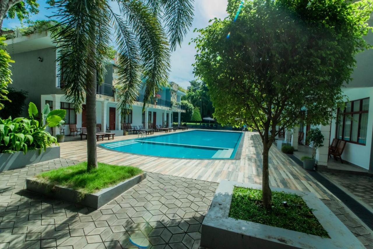Royal Reach Udawalawe Hotell Exteriör bild
