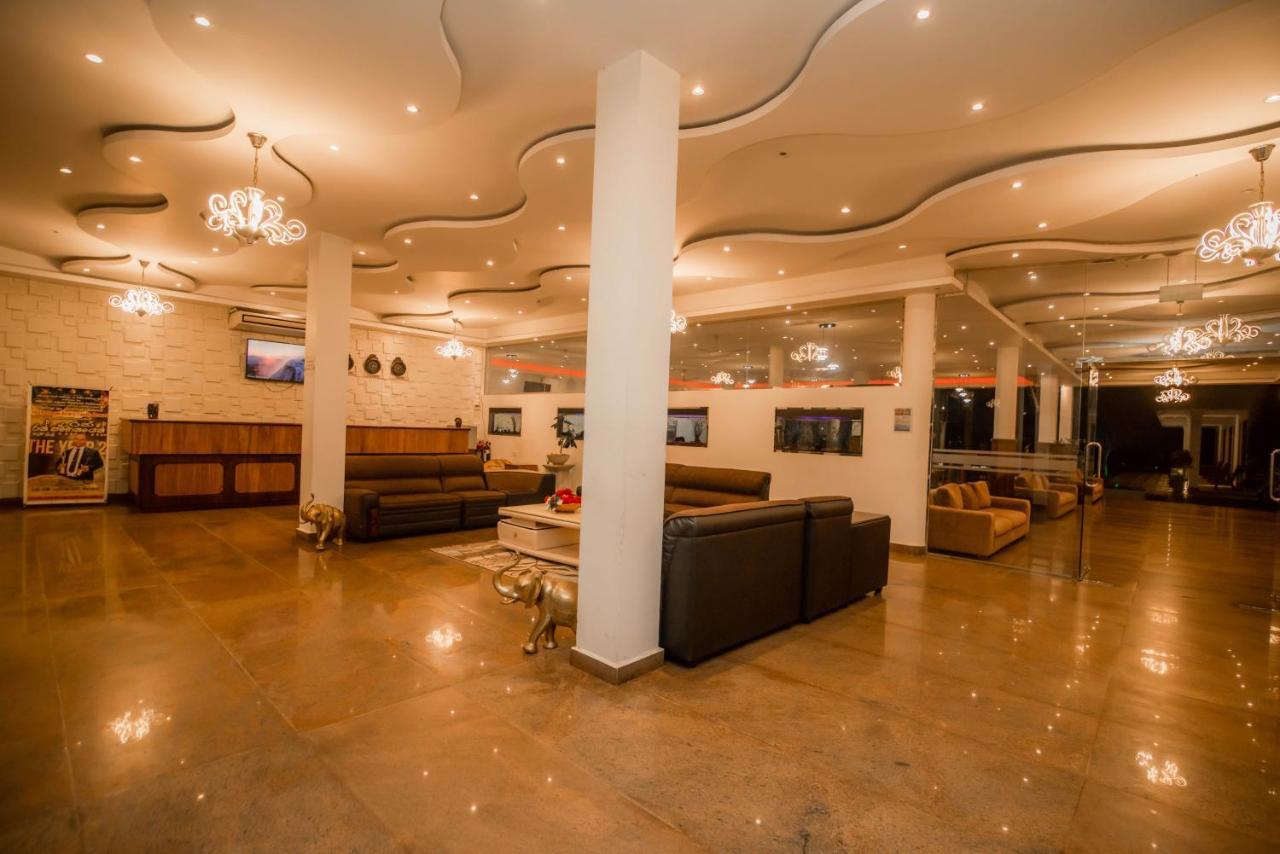 Royal Reach Udawalawe Hotell Exteriör bild