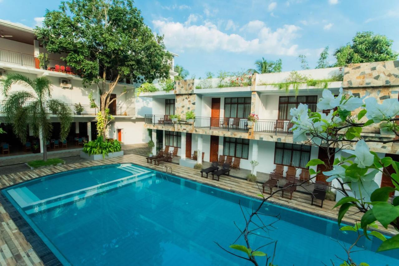 Royal Reach Udawalawe Hotell Exteriör bild