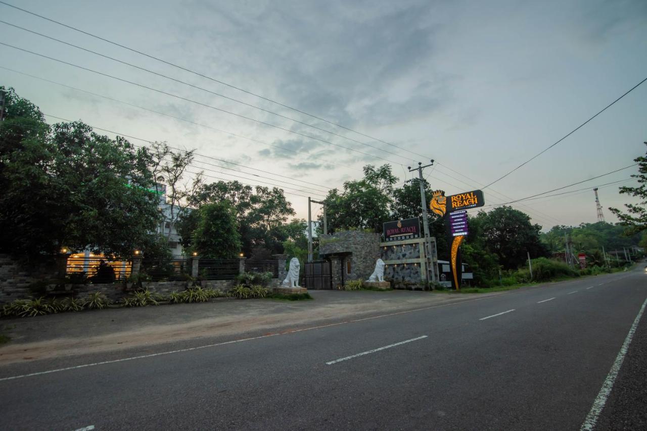 Royal Reach Udawalawe Hotell Exteriör bild