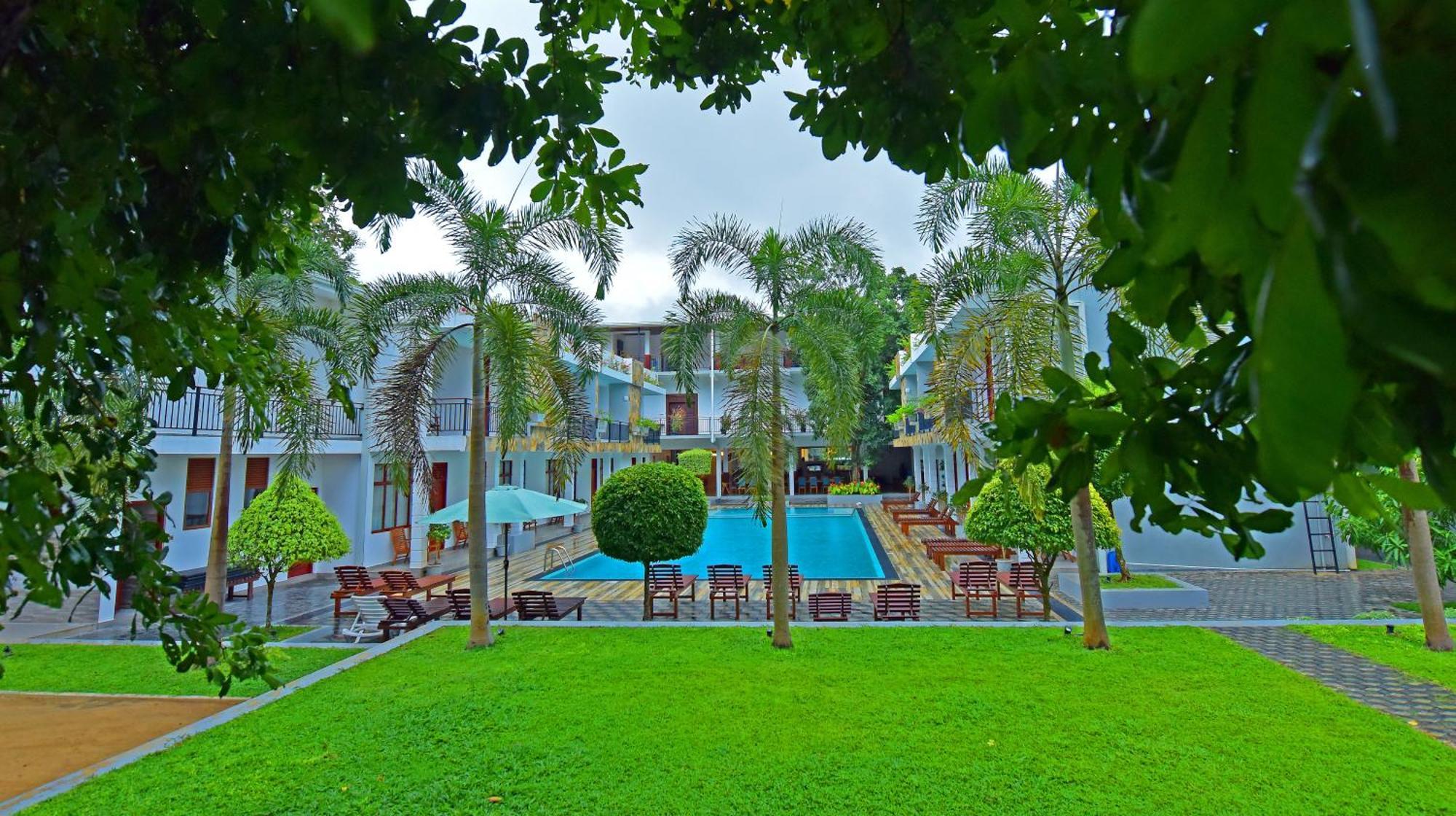 Royal Reach Udawalawe Hotell Exteriör bild