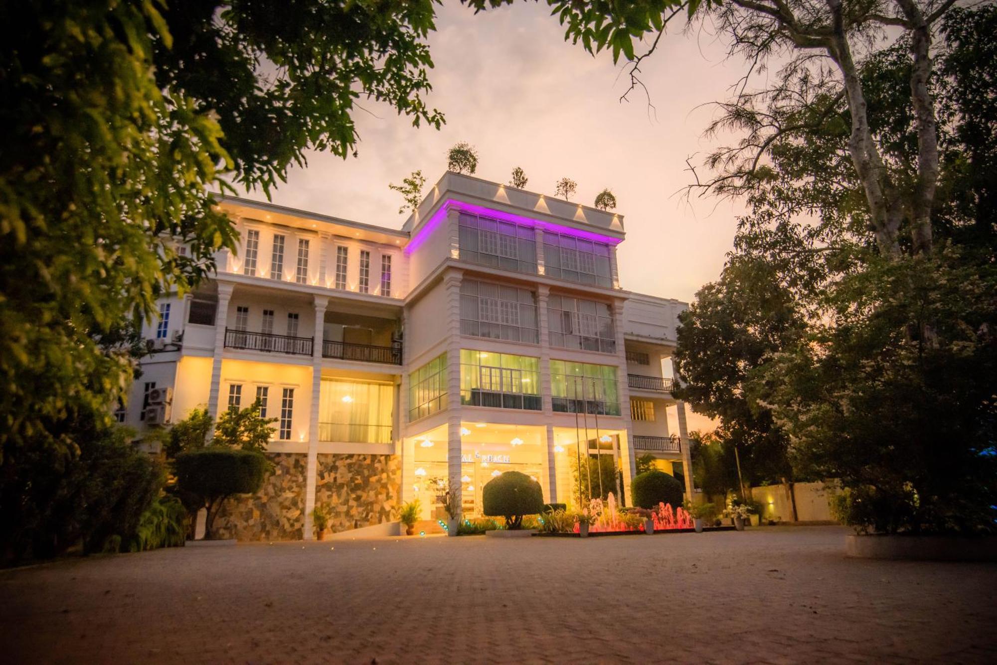 Royal Reach Udawalawe Hotell Exteriör bild